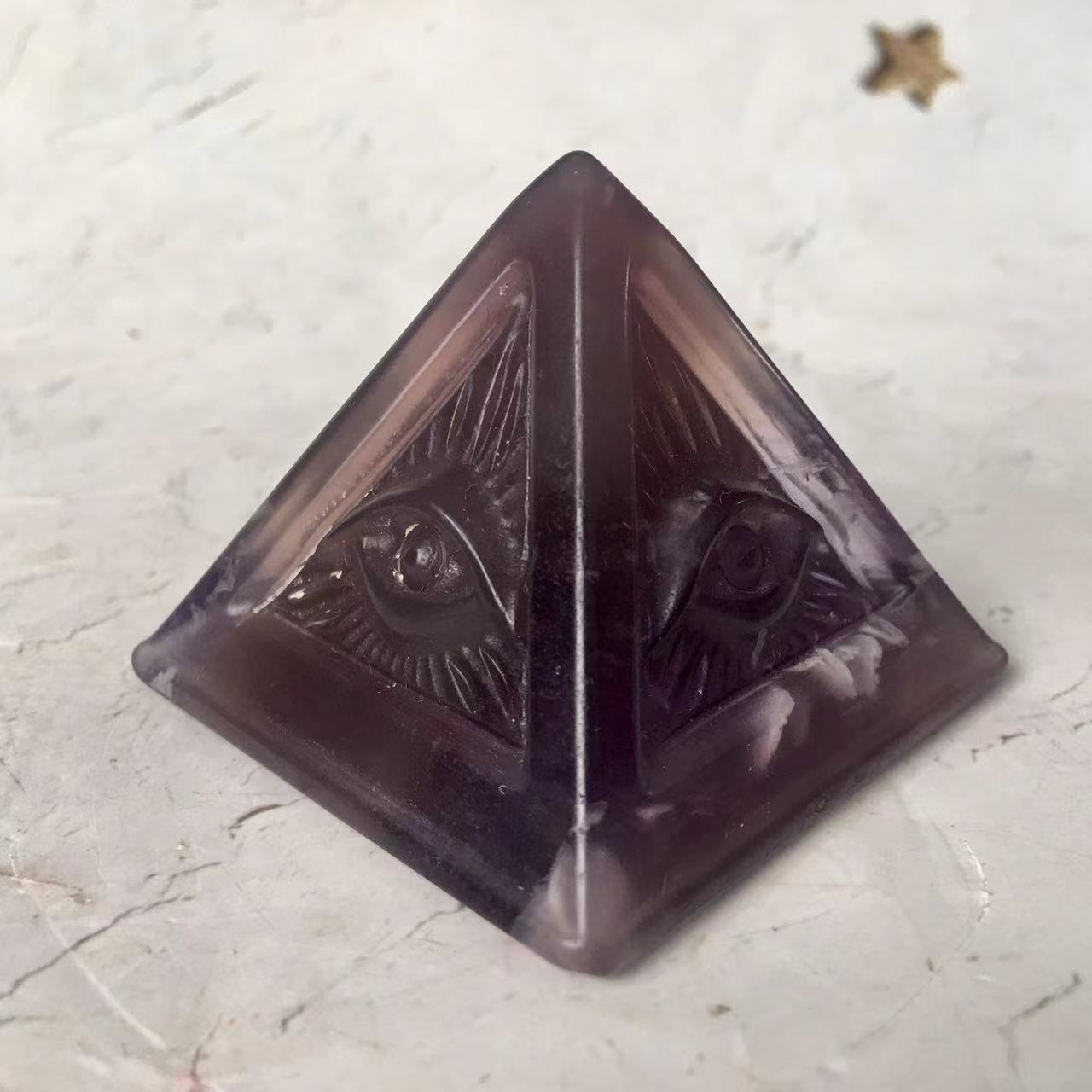 Natural crystal and Rsein Pyramid Energy Crystal Eliminates Negative Energy Resin Pyramid Crafts