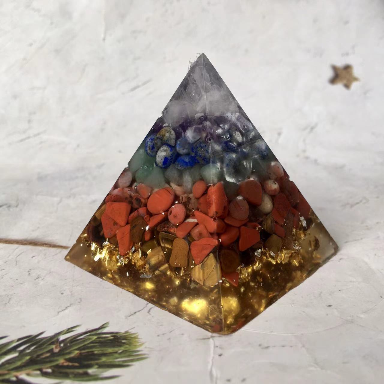 Natural crystal and Rsein Pyramid Energy Crystal Eliminates Negative Energy Resin Pyramid Crafts