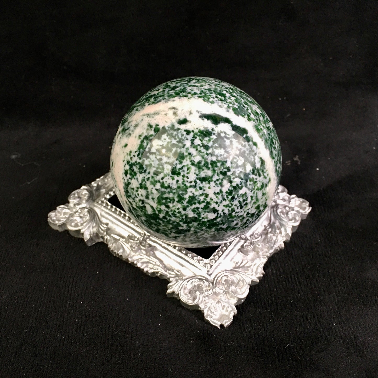 Wholesale custom high quality natural quartz jade ball green qinghai jade stone sphere for decoration 1kg