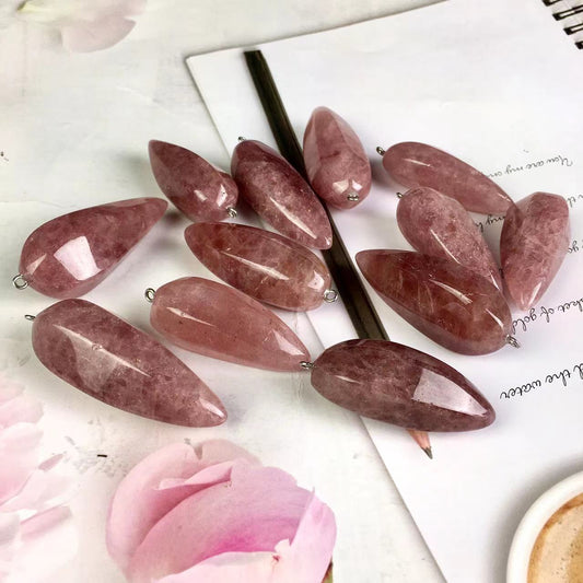 High quality wholesale  Natural Crystal Strawberry pendant For Decoration 1pc