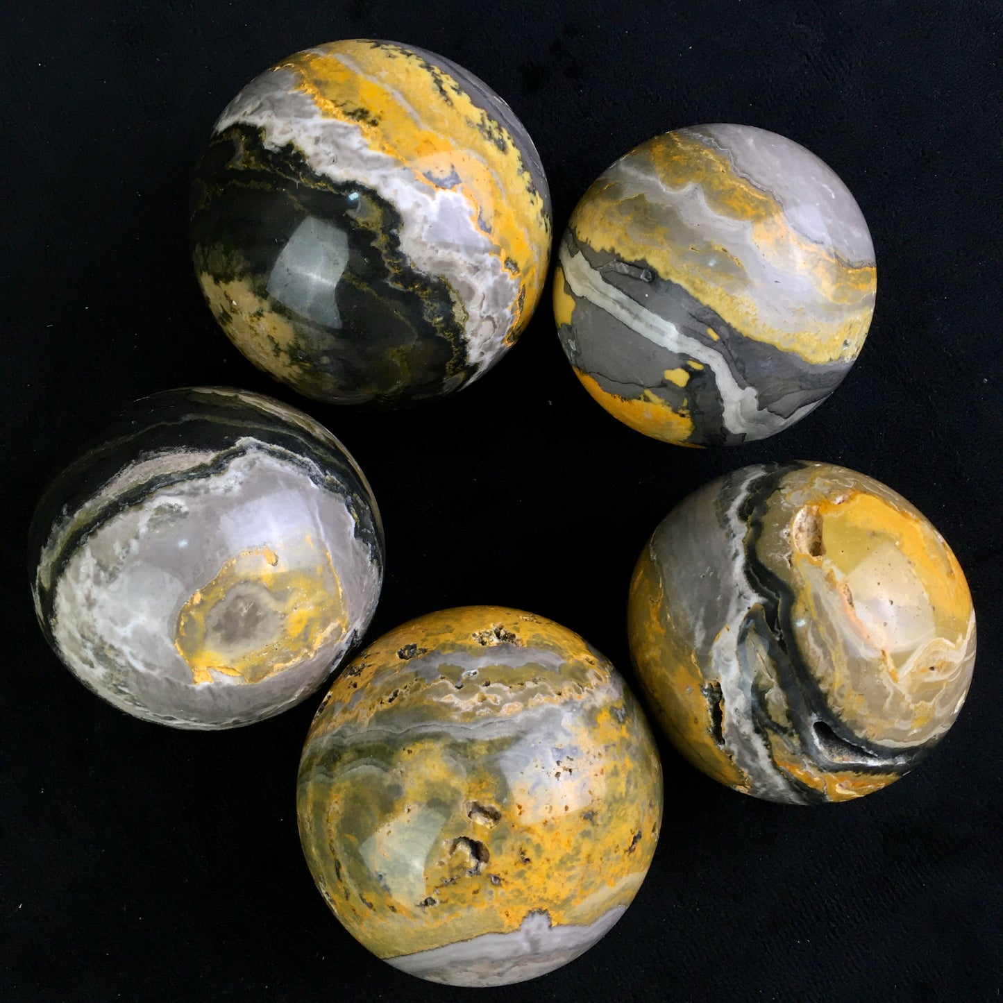 Wholesale  natural quartz yellow Bumblebees  sphere for decoration  1kg