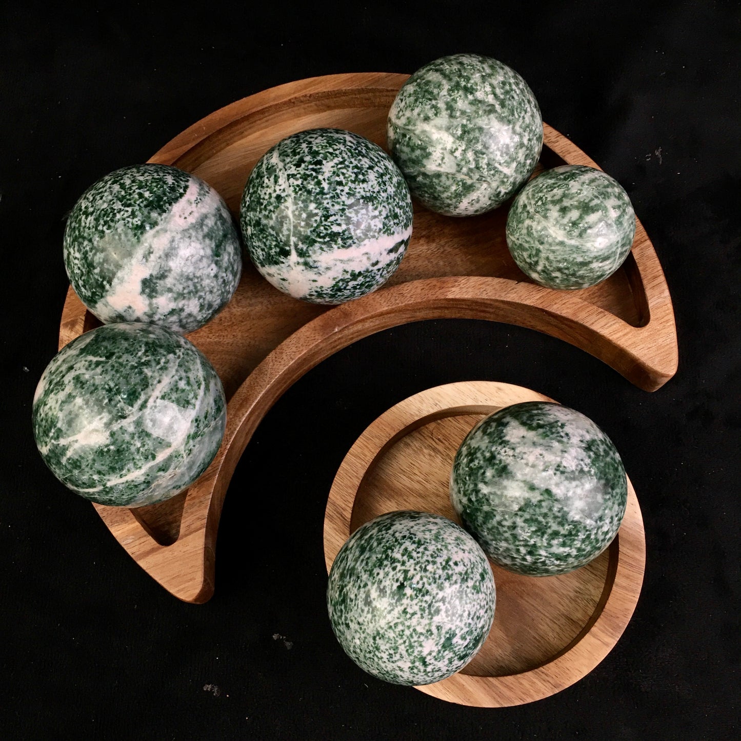 Wholesale custom high quality natural quartz jade ball green qinghai jade stone sphere for decoration 1kg