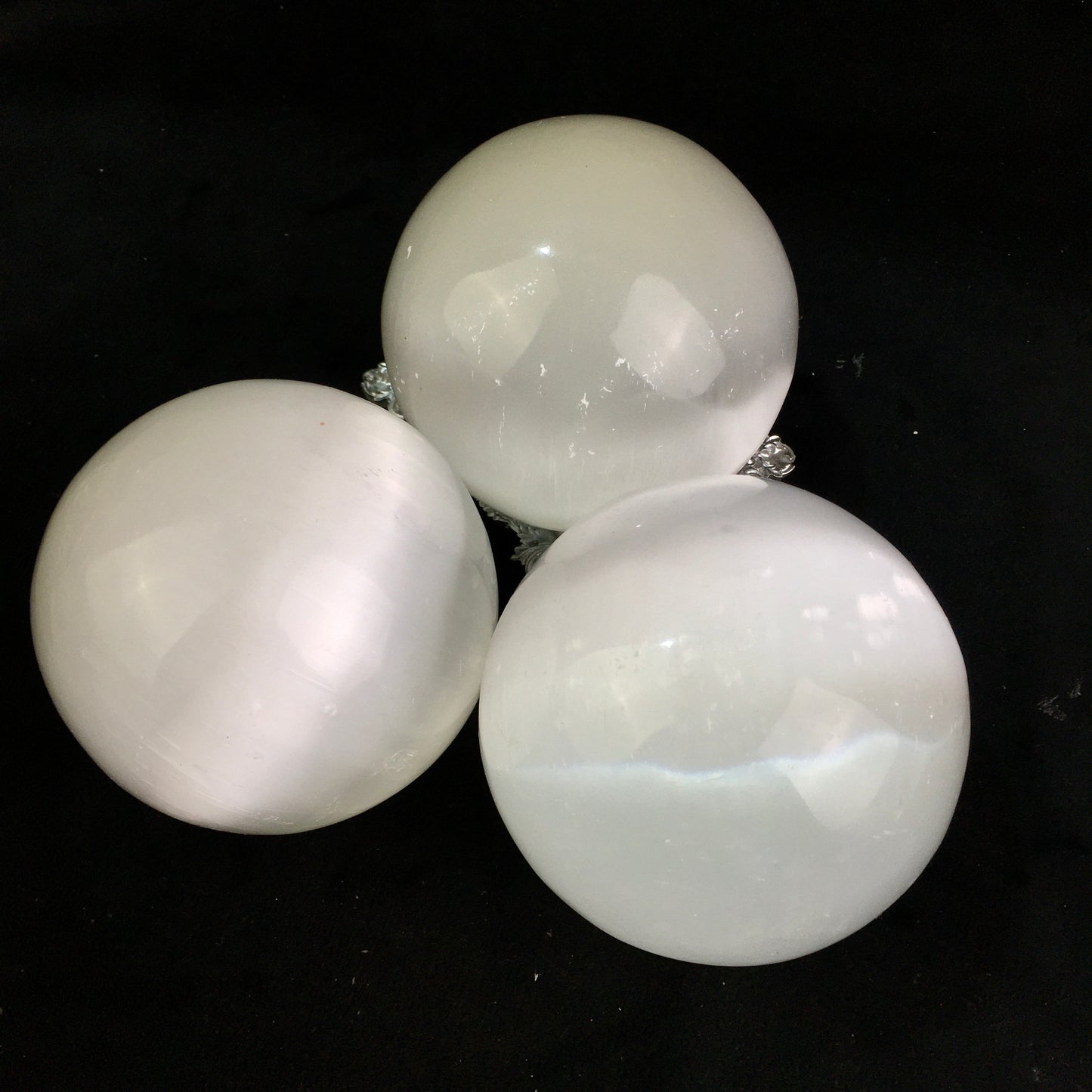 Wholesales high quality selenite with cat eye  ball  sphere natural healing crystal sphere gemstone for home decoration 1kg